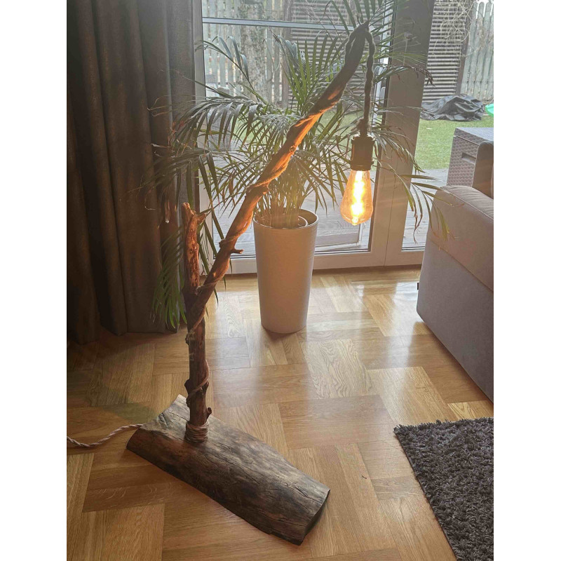 Lampa stojąca na drewnianej nodze 115 cm – rustykalny styl