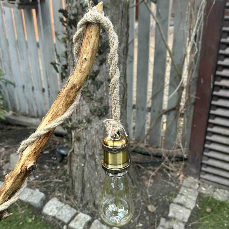 Lampa stojąca na drewnianej nodze 115 cm – rustykalny styl